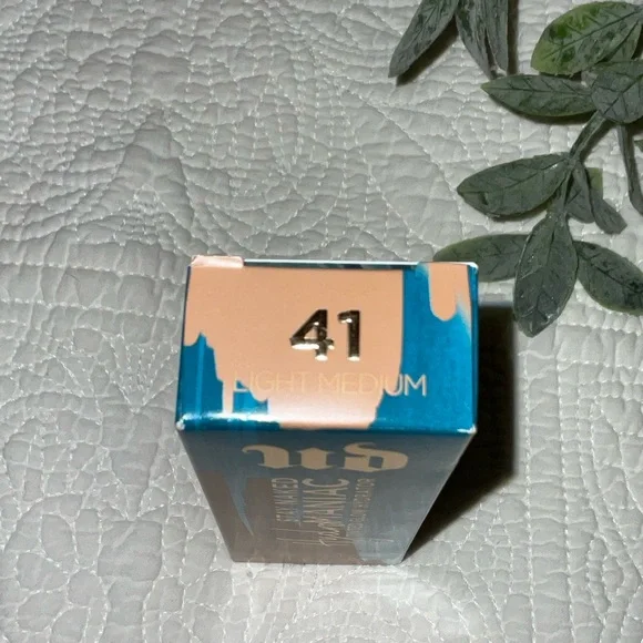 Urban Decay Tan Foundation Radiant Finish #41 - Picture 5 of 8